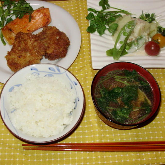 今日の晩ご飯は＜カツレツ＞と＜新じゃがのごまサラダ＞他