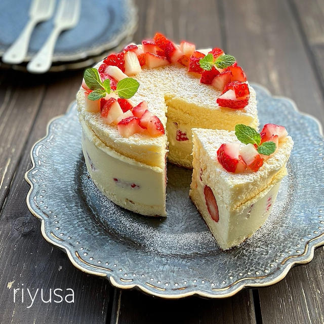 市販のスポンジケーキが活躍 苺のサンドチーズケーキ By Riyusaさん レシピブログ 料理ブログのレシピ満載