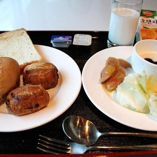 ＡＮＡマイレージで行くソウル＆釜山旅行２日目　メトロホテルの朝食と明洞で両替と明洞餃子でランチ
