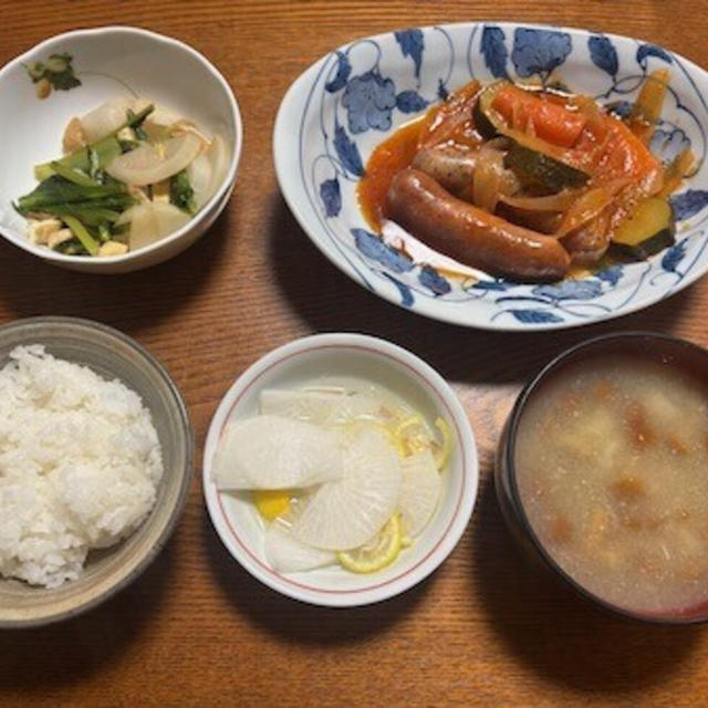 ウインナーと野菜のトマト煮こみ