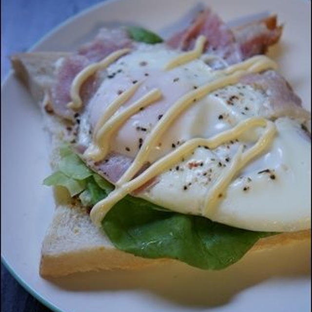 【簡単朝ごはん】目玉焼きサンドのレシピ。