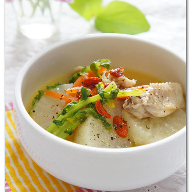 鶏と大根のぷるっぷるコラーゲン薬膳スープ　【美肌・風邪予防・喉不調・滋養強壮・お腹のはり】