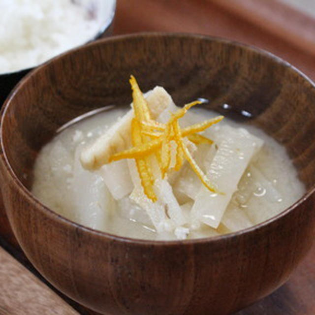 365日汁物レシピNo.65「ゆず香る桜島大根の味噌汁」