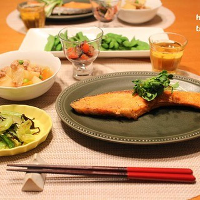 『焼き鮭』とストウブで『小さいおかず』の献立。