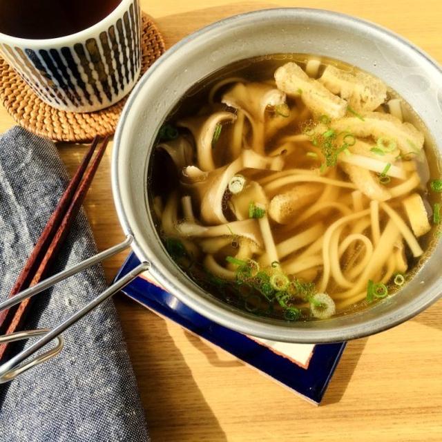 シェラカップと稲庭うどんで、舞茸＆油揚げのうどん