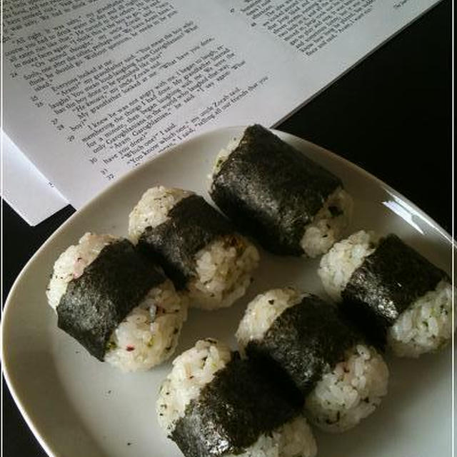 おにぎり片手に～