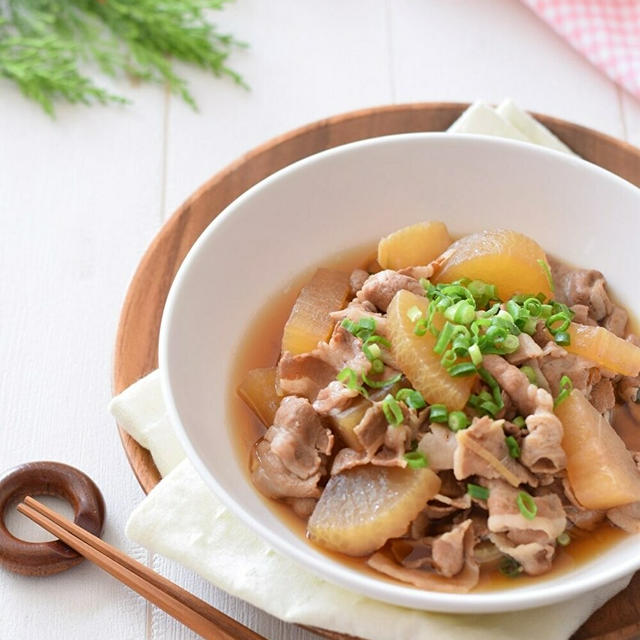 【和風おもてなし】激ウマ♡豚バラ肉と大根の煮物♪材料入れて煮込むだけ！の簡単調理