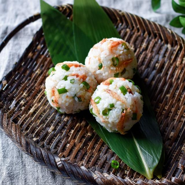 目をつぶって食べれば海老天！なんちゃって海老天おにぎり