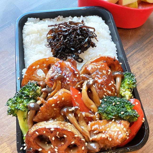 鶏と野菜の甘辛弁当です〜！！