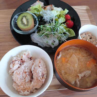 「サラダじゃ元気が出ない…？」更年期に気づいた“元気になれる食事”の話