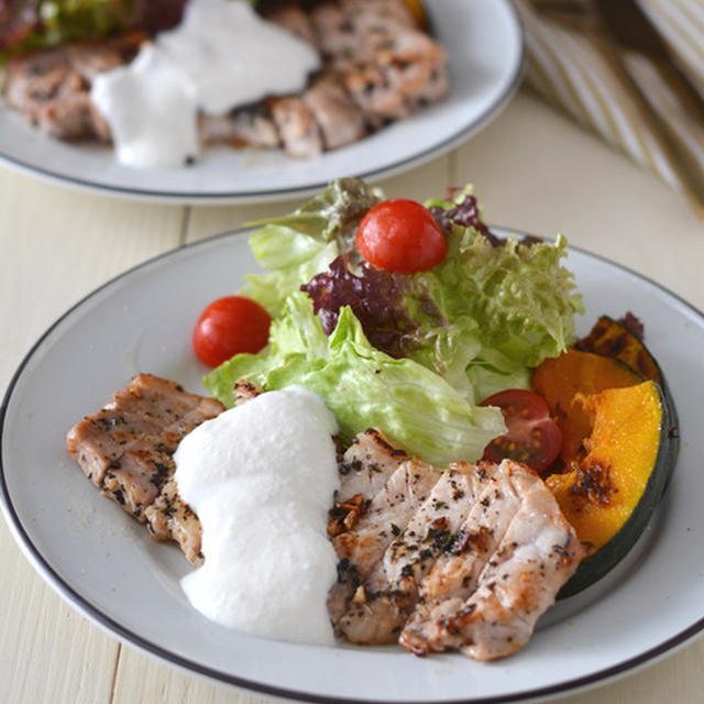 バジルポークソテー・ヨーグルトチーズがけ。【食べやすいさわやかハーブ料理】