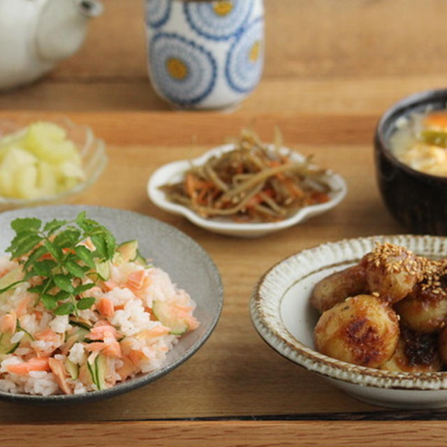 【鮭ときゅうりの混ぜご飯献立】地味な焼き魚は混ぜて華やかに