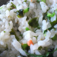 わかめ雑炊　丸美屋 混ぜ込みわかめ<鮭>