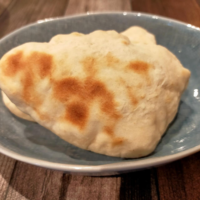 土砂降りです…昨日はナン作りとレトルトカレーの晩ごはん
