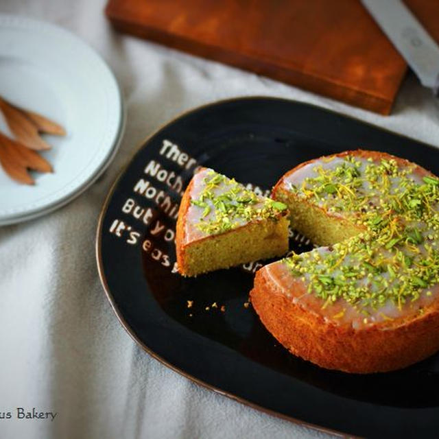 グリーンが綺麗なピスタチオケーキ