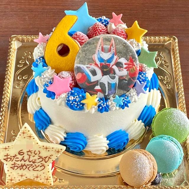 4号でも盛り盛り豪華デコレーション☆仮面ライダーギーツのケーキ by 青野水木さん | レシピブログ - 料理ブログのレシピ満載！