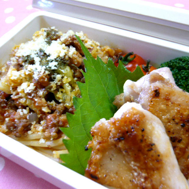 キャベツ入りボロネーゼとチキン弁当☆+゜