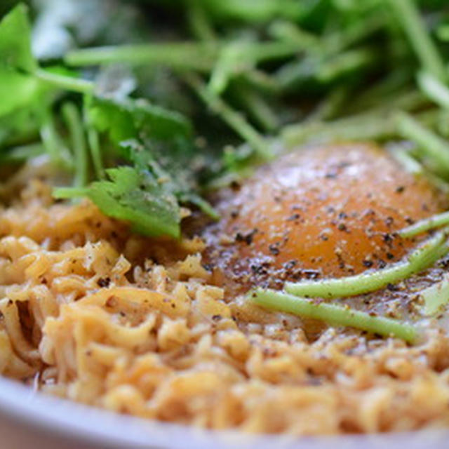 チキンラーメンが食べたくなる写真と、三毛猫が好きになる写真と。
