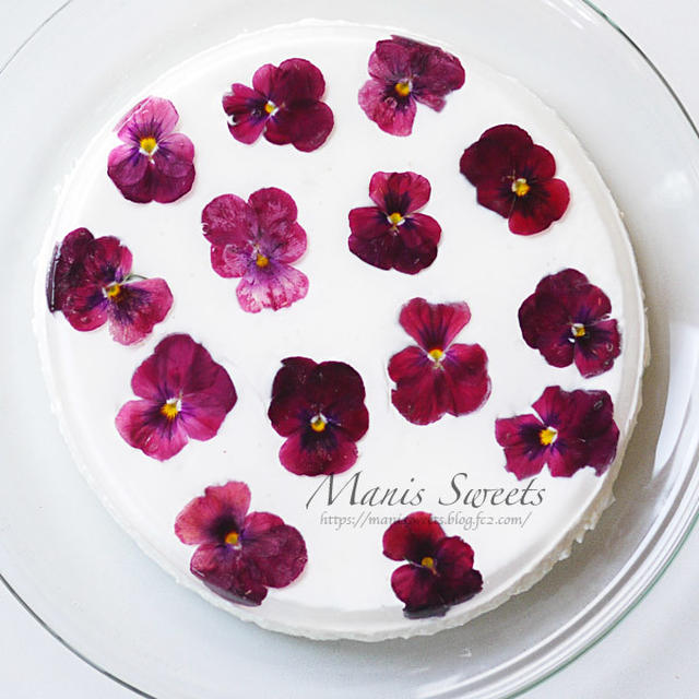 エディブルフラワーでおめかしチーズケーキ By Manis さん レシピブログ 料理ブログのレシピ満載
