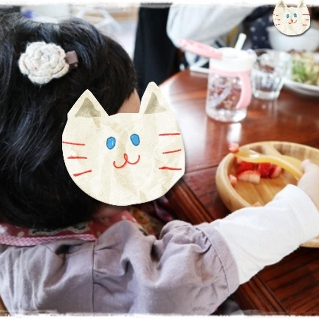 1歳、雪かき。