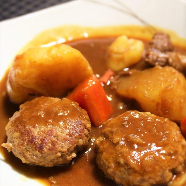 カフェ飯風＜ビーフシチューソースのハンバーグ＞