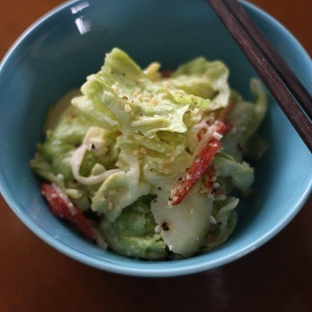 レタスとカニカマのモミモミサラダ