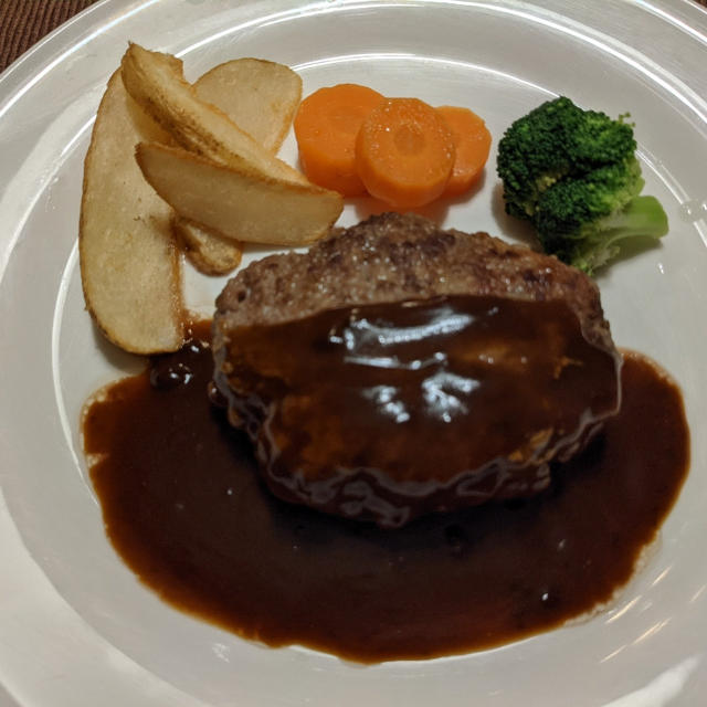 おうちごはん　今日はハンバーグ！