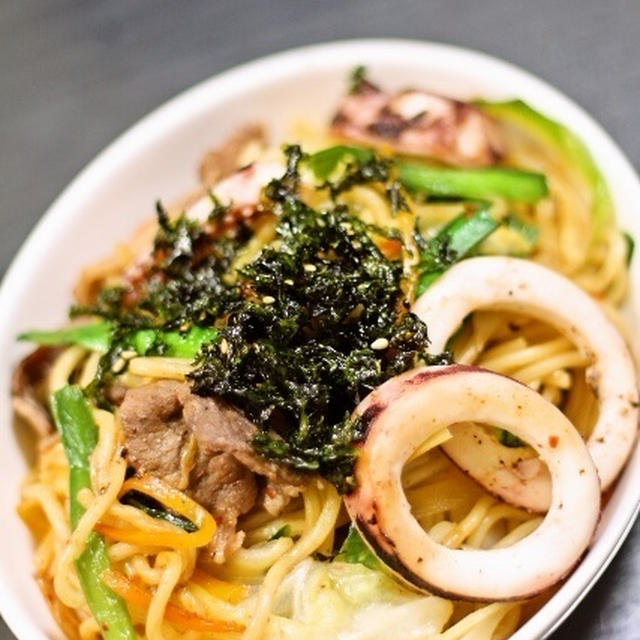 キムチ塩焼きそば /　サバと豆腐のコチュジャン煮