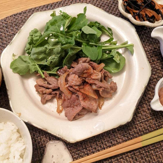 ラムと玉ねぎのしょうが焼き