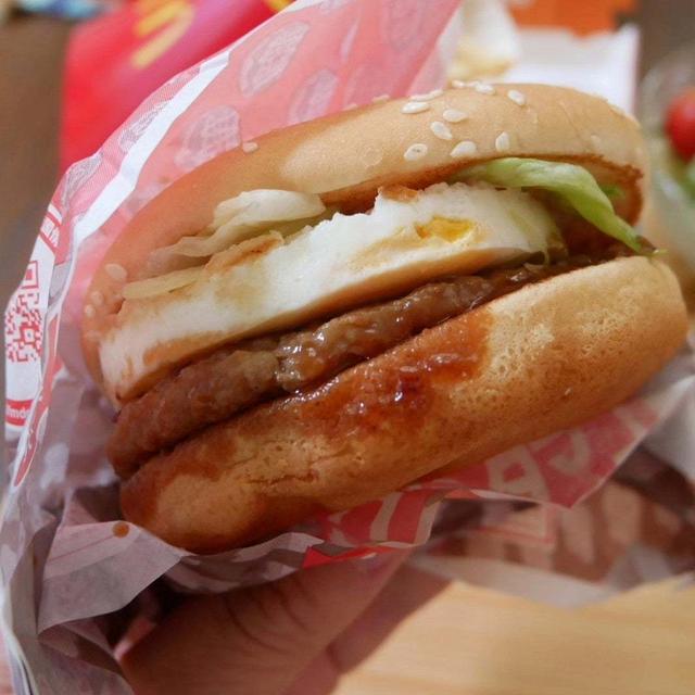 今日はハンバーガーの日