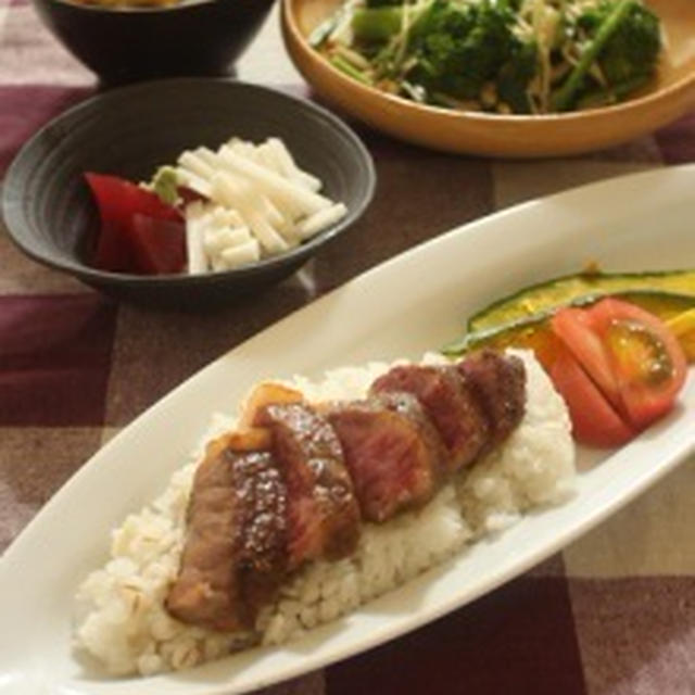 ガッツリ！ステーキ丼と三代目で！野菜の塩麹炒め＆今日のお弁当