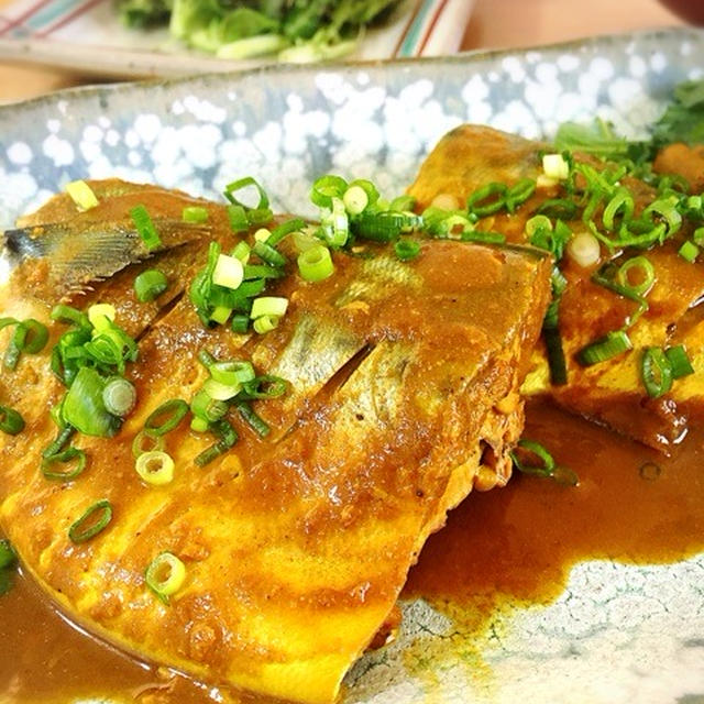 鯖のカレー煮と キャベツと大葉ののこぶにゃん和え