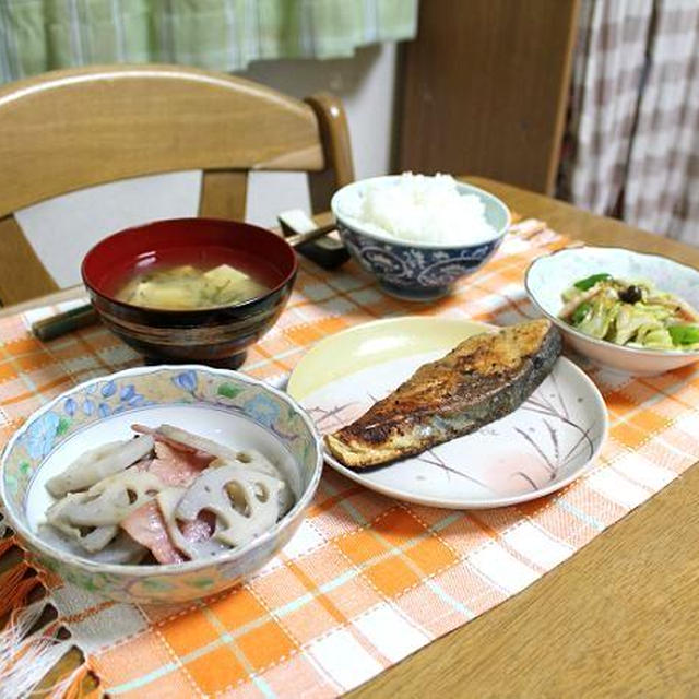 ワラサのムニエルとれんこんとベーコンの炒めものでうちごはん（レシピ付）