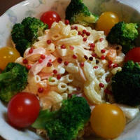 GABANのスパイス企画　手軽にできるごちそうレシピ　その１　ピンクペッパーで飾ったマカロニサラダ
