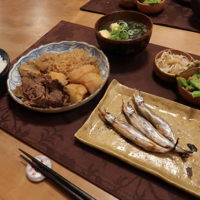 ストウブで”肉じゃが”で和な晩ご飯　と　胡蝶侘助と朝日♪