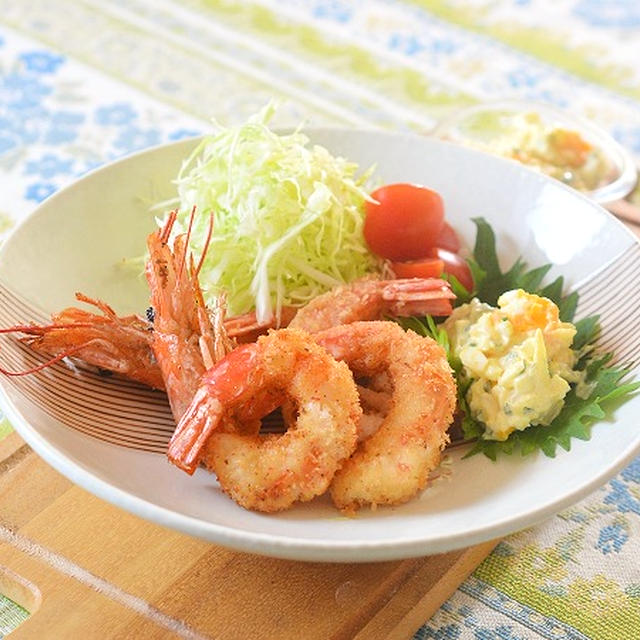 青じそ入りタルタルソースでエビフライ＆とまとの森♪