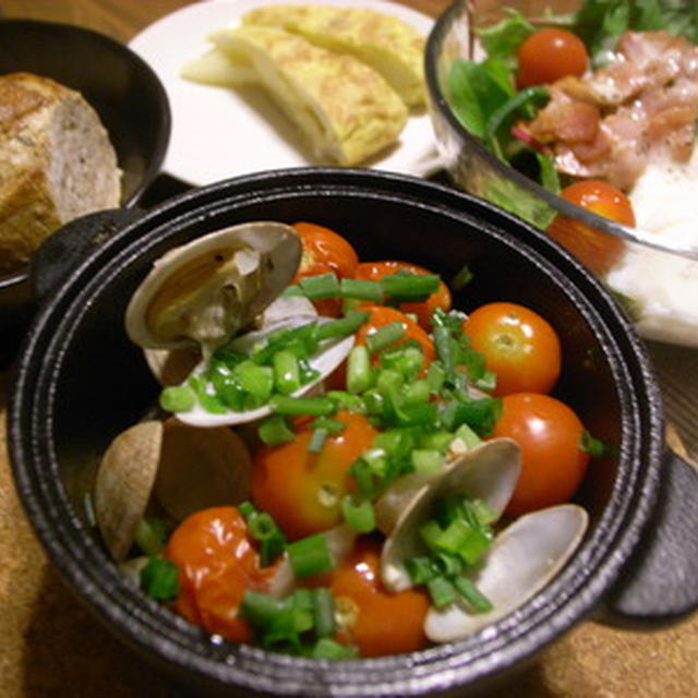 アサリとプチトマトの白ワイン蒸し