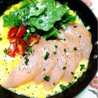 小麦粉なし。鶏生ハムとルッコラのサラダピザ。