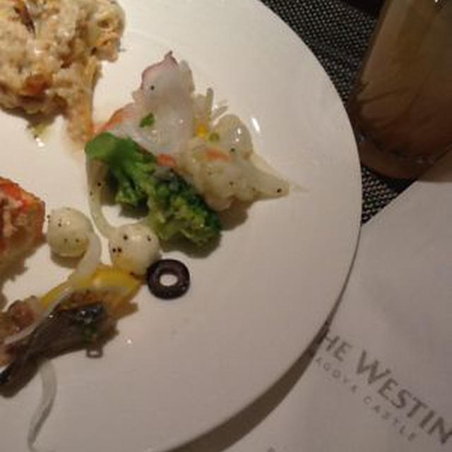 カニに夢中で会話を忘れたランチ