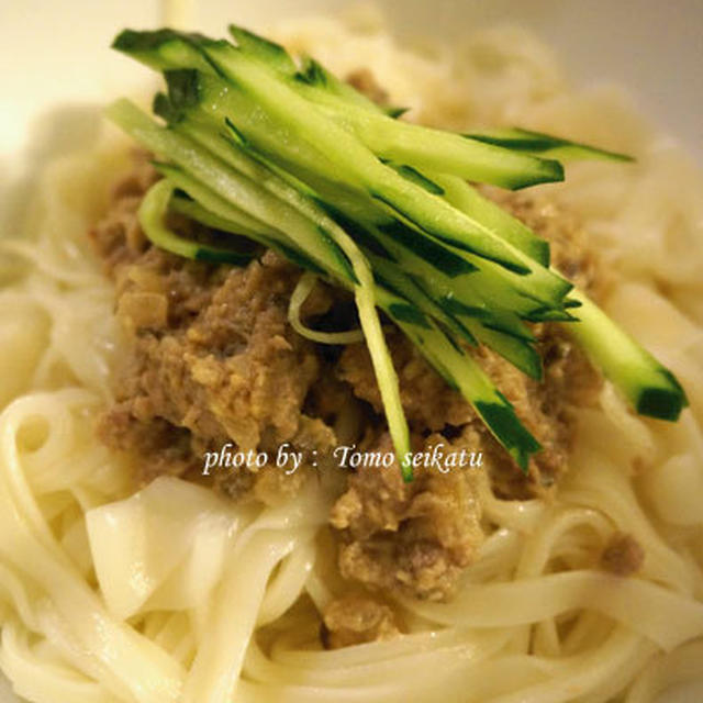 じゃじゃ麺にのせた、【ごま風味肉味噌】