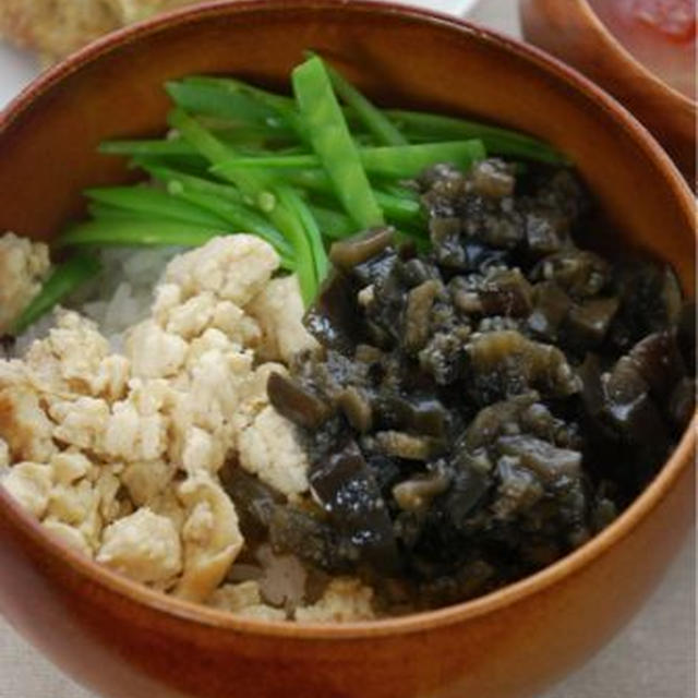 雲南レシピ☆茄子そぼろと炒り豆腐の三色丼