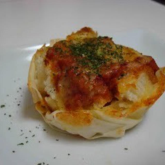 パンとトマトソースのパイ風で手抜きランチ（Easy Lunch Pie with Bread and Tomato Sauce）