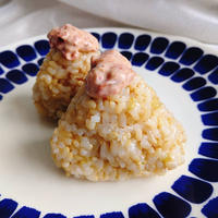 さっぱり！梅まよカツオ玄米おにぎり