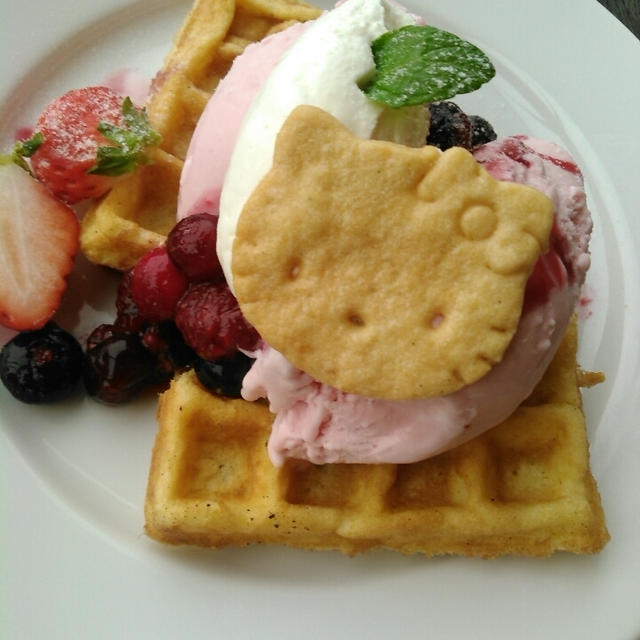 かわいいハローキティのスイーツタイム