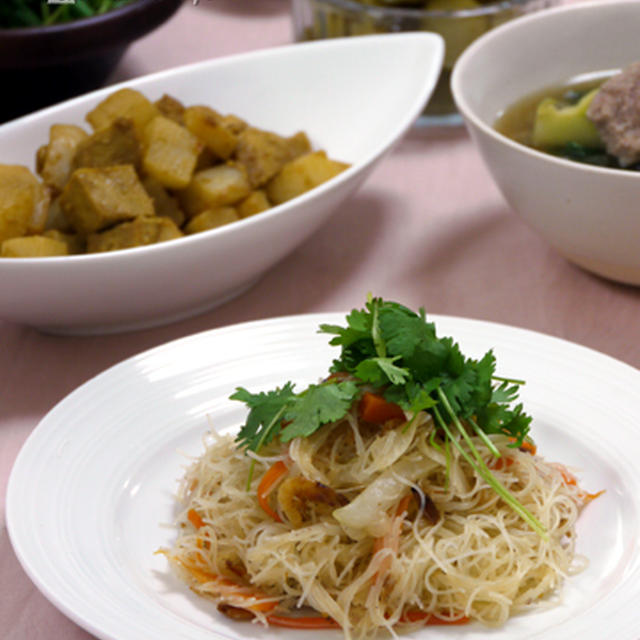 乾物でエスニックビーフン。大根と高野豆腐の味噌カレー蒸し。の晩ご飯。