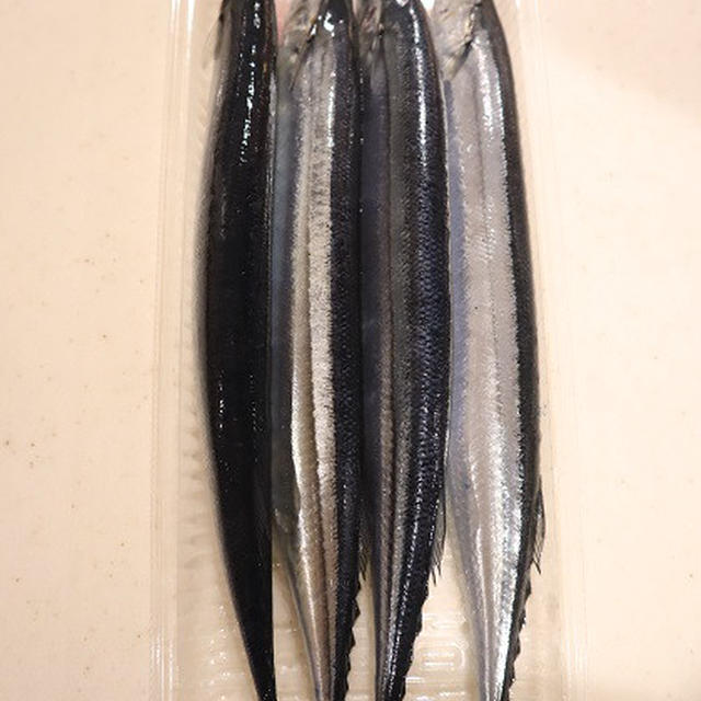 秋刀魚を食べる。