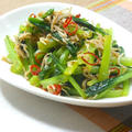 ピリ辛青菜炒めは小松菜としらすのペペロンチーニ風。