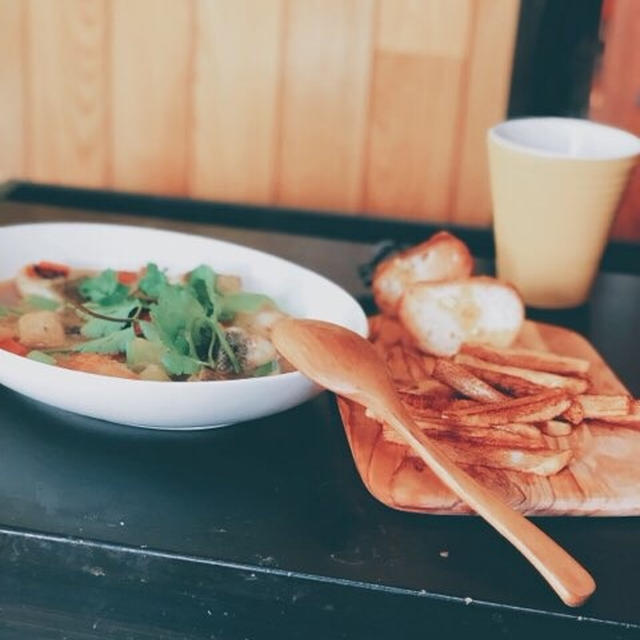 朝ラン&タラと野菜の生姜スープ〜パクチー添え、ポテト・ブルスケッタのボード♪