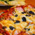 ホームメイドピザ　２種。厚切りベーコン、マッシュルーム、トリュフのピザと春菊、エリンギのピザ。