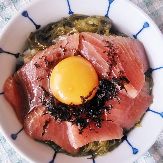 めかぶと漬けまぐろの丼